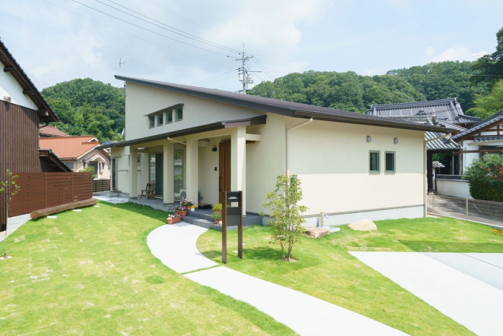 広い敷地を生かした平屋の住まい ワンフロアの快適空間に個性もプラス